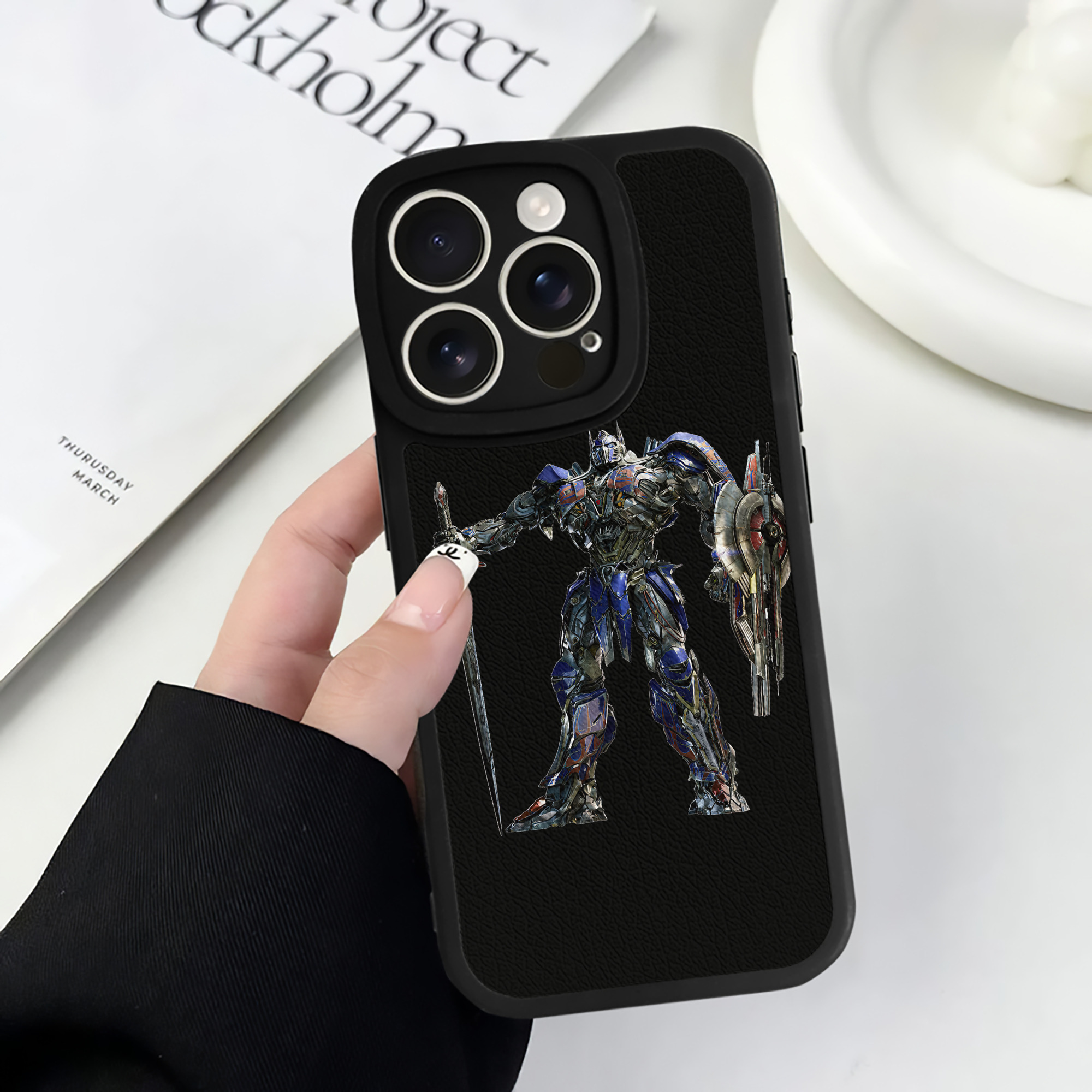 （画像用） Transformers トランスフォーマー 【iPhone 16シリーズ対応】シリコンスマホケース（レザー調） 材質：シリコン
